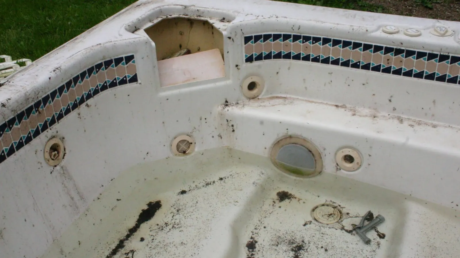 Hot Tub Removal Service in Fresno & Clovis: Why It's More Than Just Hauling It Away